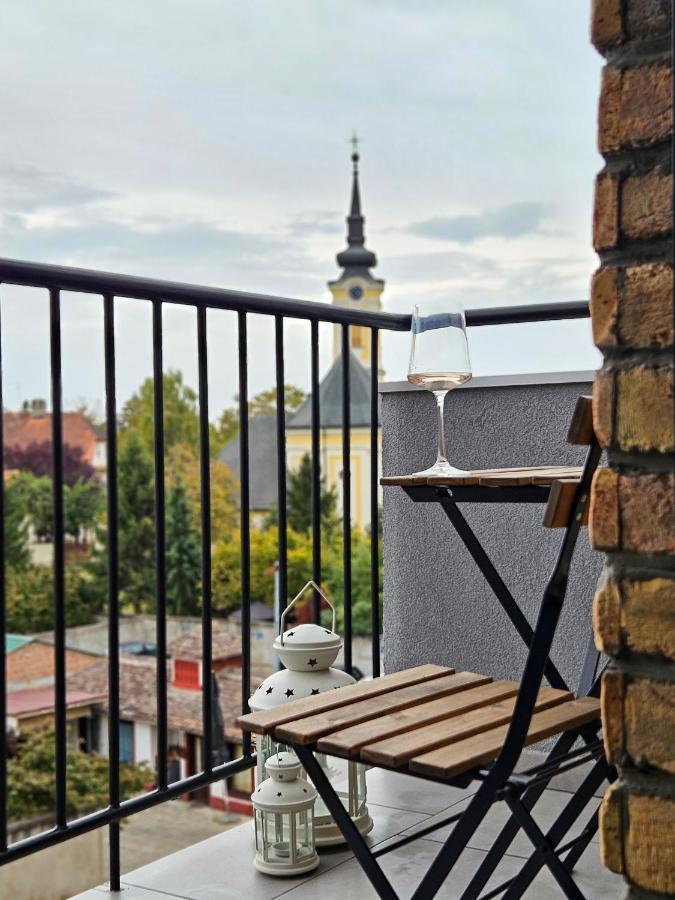 Roman Apartman Sremska Mitrovica Bagian luar foto