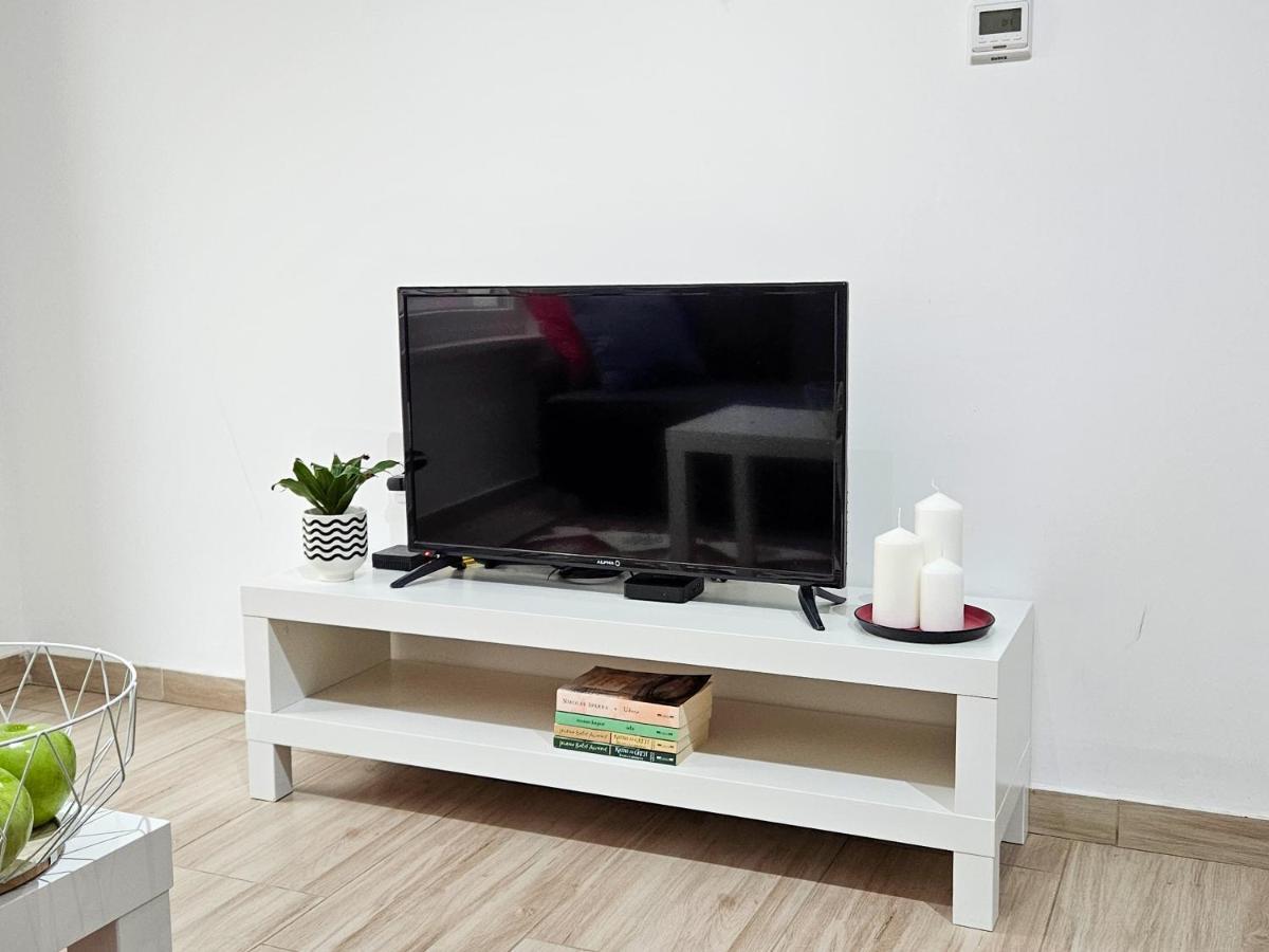 Roman Apartman Sremska Mitrovica Bagian luar foto