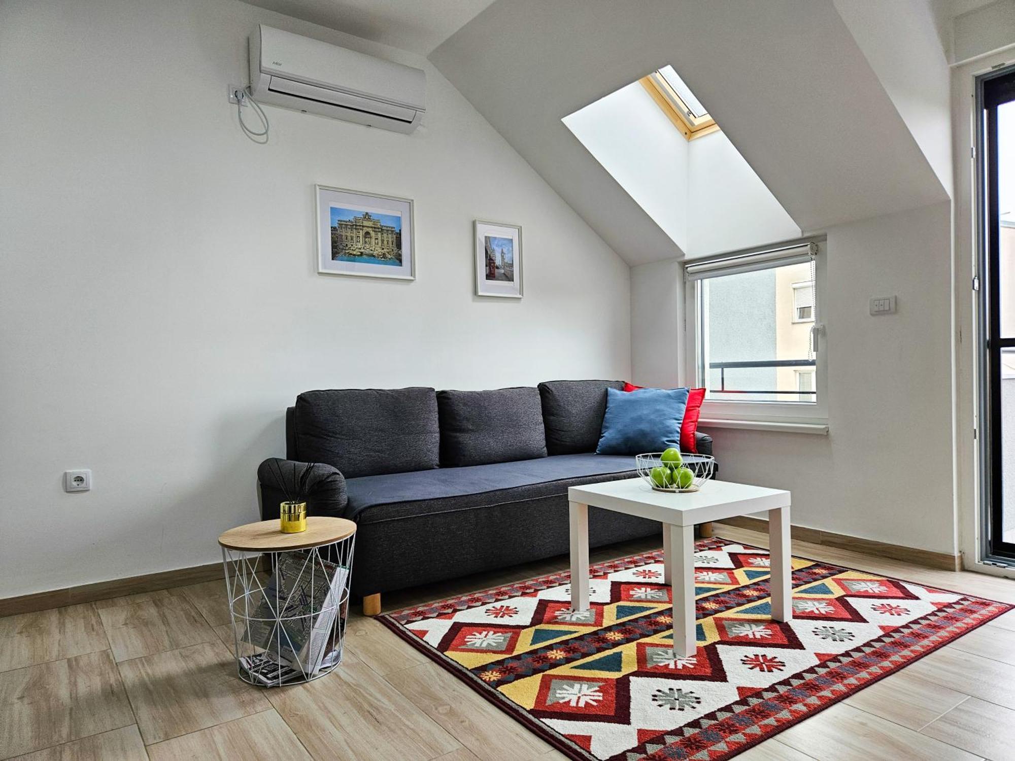 Roman Apartman Sremska Mitrovica Bagian luar foto