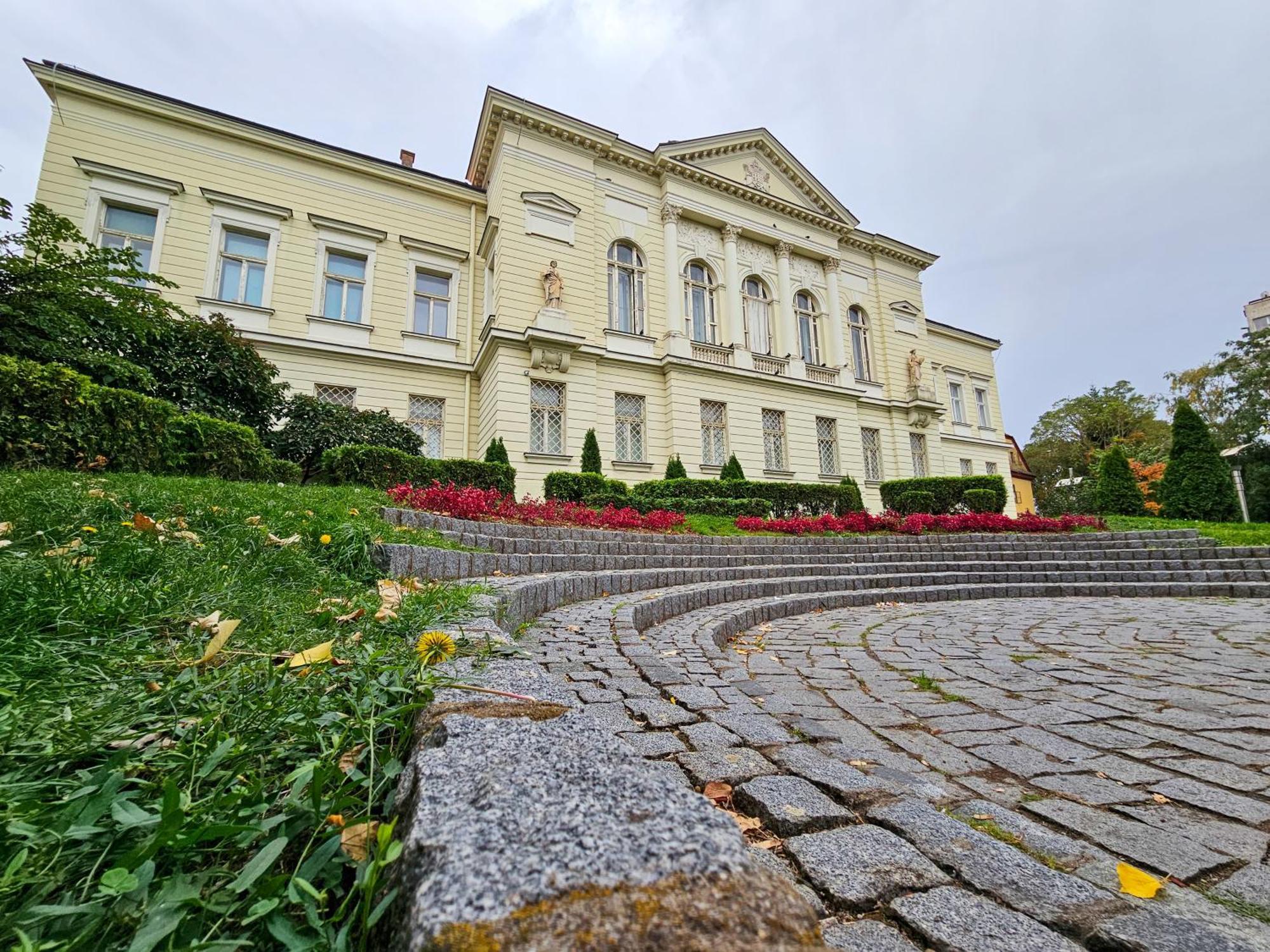 Roman Apartman Sremska Mitrovica Bagian luar foto