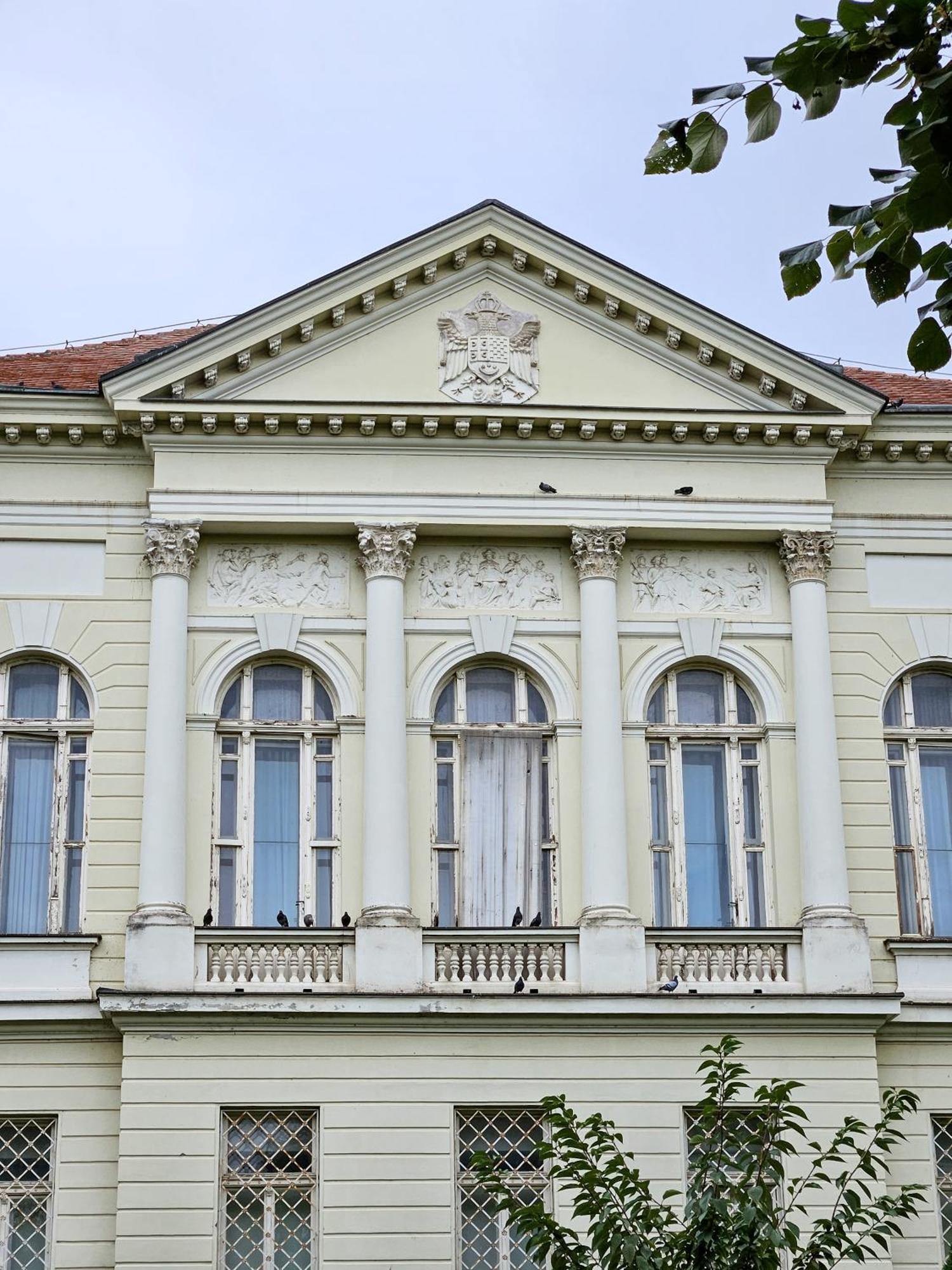 Roman Apartman Sremska Mitrovica Bagian luar foto