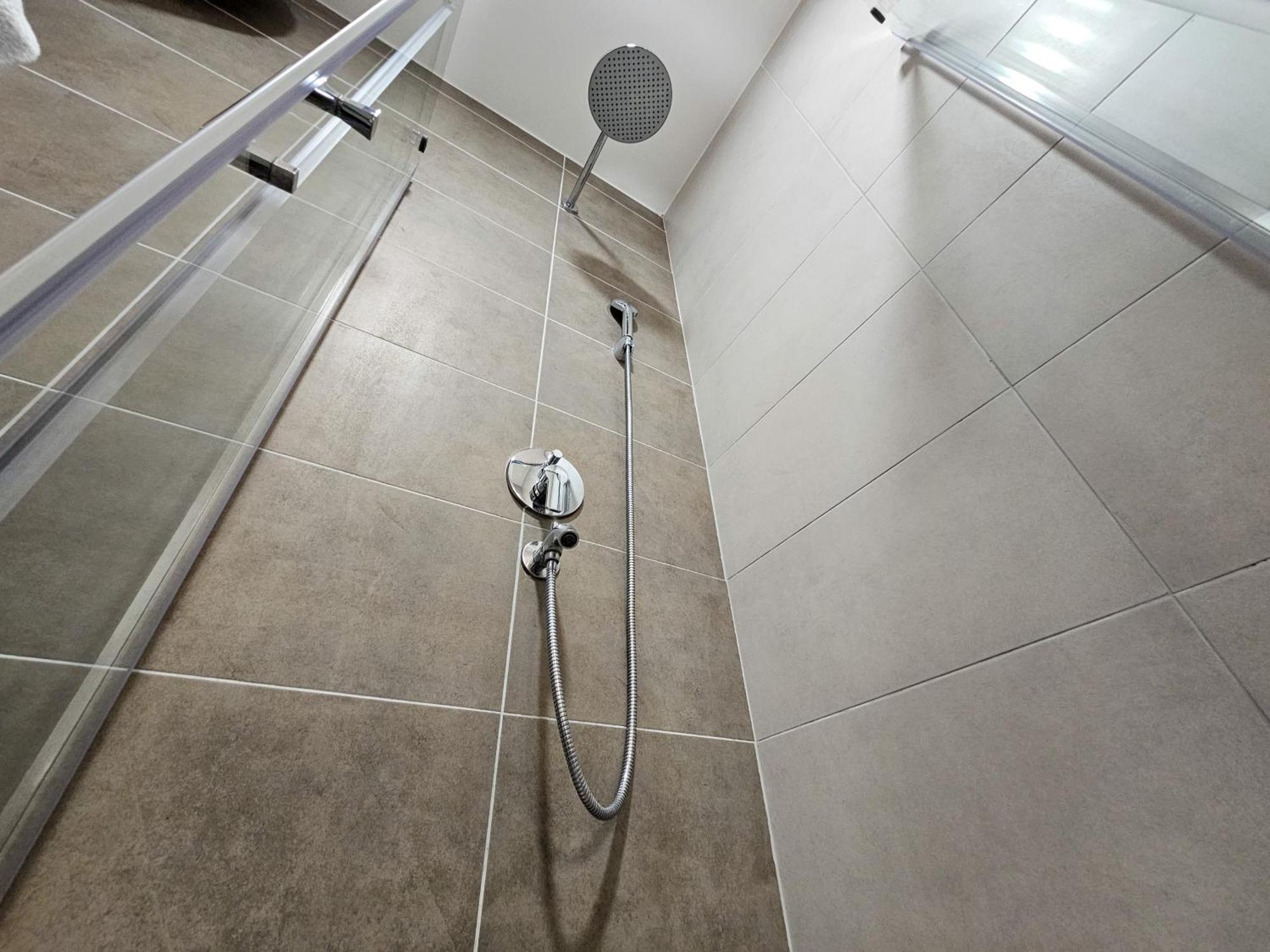 Roman Apartman Sremska Mitrovica Bagian luar foto
